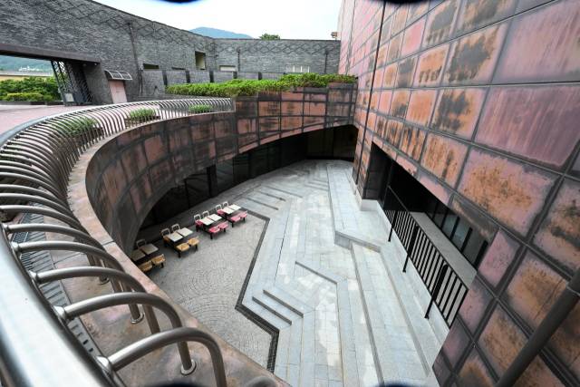 지표면 아래에 위치해 개방감을 제공하고 관람객에게 외부와의 새로운 시각적 연결을 제공하는 ‘선큰 가든’./성승건 기자/