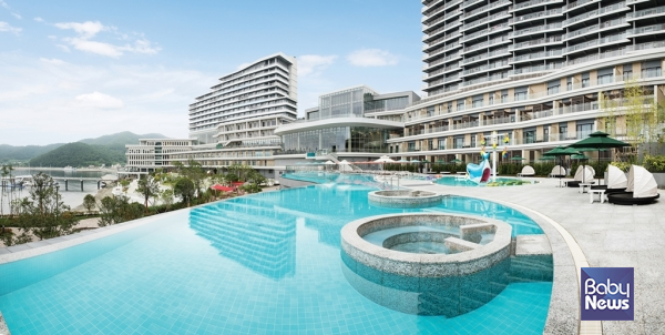 한화리조트 거제 벨버디어 아웃도어 풀. ⓒ한화리조트