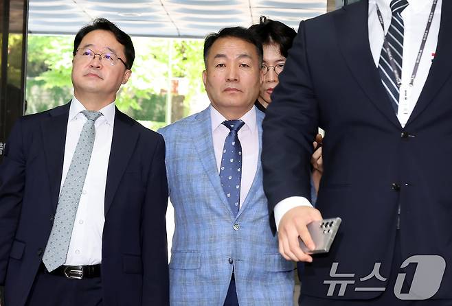 '윤석열 전 대통령 격노설'에 대한 위증 혐의를 받는 김계환 전 해병대사령관이 22일 오전 서울중앙지방법원에서 열린 영장실질심사(구속 전 피의자 심문)에 출석하고 있다. 2025.7.22/뉴스1 ⓒ News1 장수영 기자
