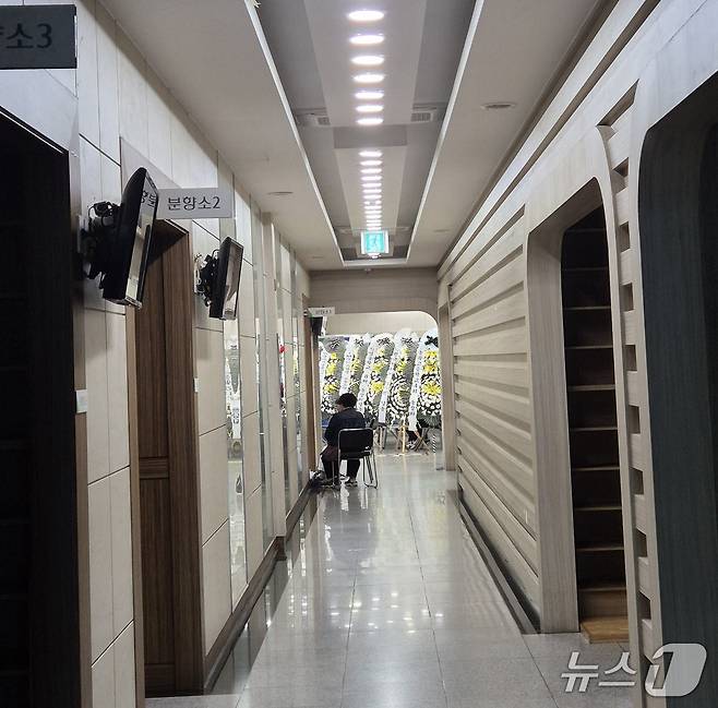 지난 21일 가평군 북면 제령리 흙더미에서 숨진 채 발견된 민 모 씨(73)의 빈소./뉴스1 양희문 기자