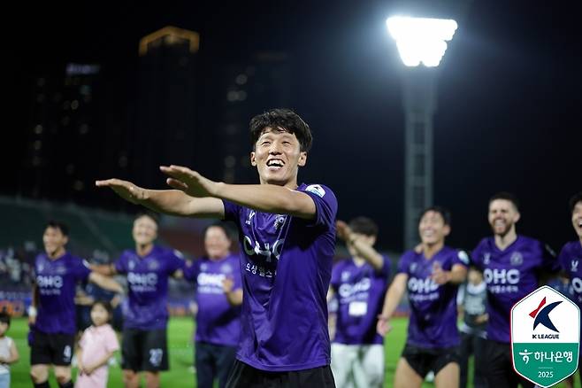 Kim Bo -kyung (middle) who rejoices after victory (provided by the Korea Professional Football Federation)