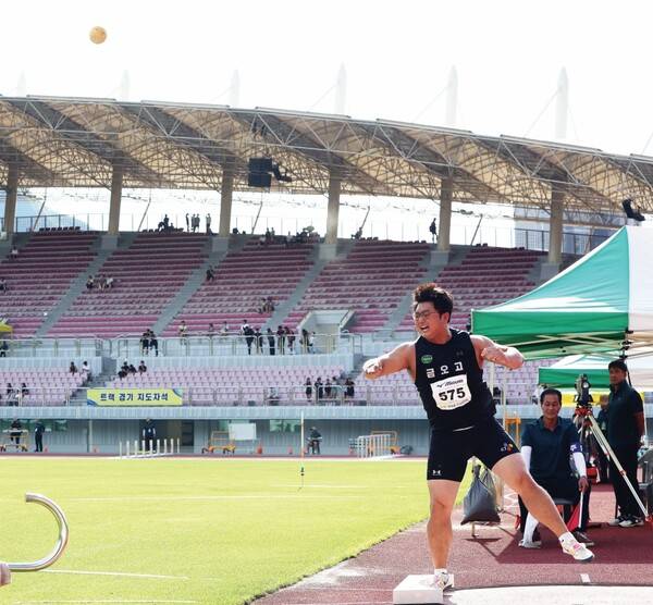 강원도 정선군 정선종합경기장에서 진행된 '회장배 전국중·고등학교육상경기선수권대회' 남자고등부 포환던지기 대회 신기록을 세운 박시훈. /사진=대한육상연맹