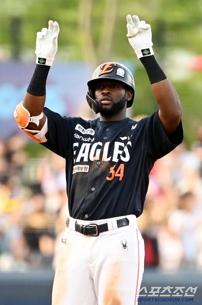 8일 광주 KIA챔피언스필드에서 열린 한화와 KIA의 경기, 4회말 한화 플로리얼이 2루타를 치고 환호하고 있다. 광주=허상욱 기자wook@sportschosun.com/2025.06.08/