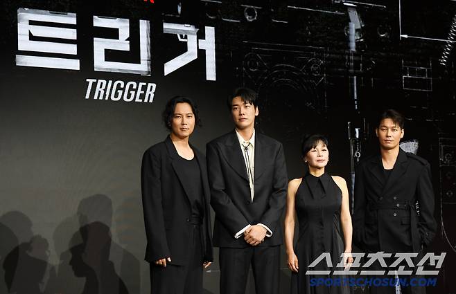 넷플릭스 시리즈 트리거 제작발표회가 22일 서울 마포구 호텔 나루 서울 엠갤러리에서 열렸다. 배우 김남길, 김영광, 길해연, 박훈이 포토타임을 갖고 있다. 마포=박재만 기자 pjm@sportschosun.com/2025.07.22/