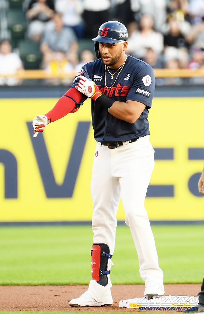 20일 잠실구장에서 열린 LG 트윈스와 롯데 자이언츠의 경기. 1회초 1사 2루 롯데 레이예스가 안타를 날린 뒤 환호하고 있다. 잠실=박재만 기자 pjm@sportschosun.com/2025.07.20/