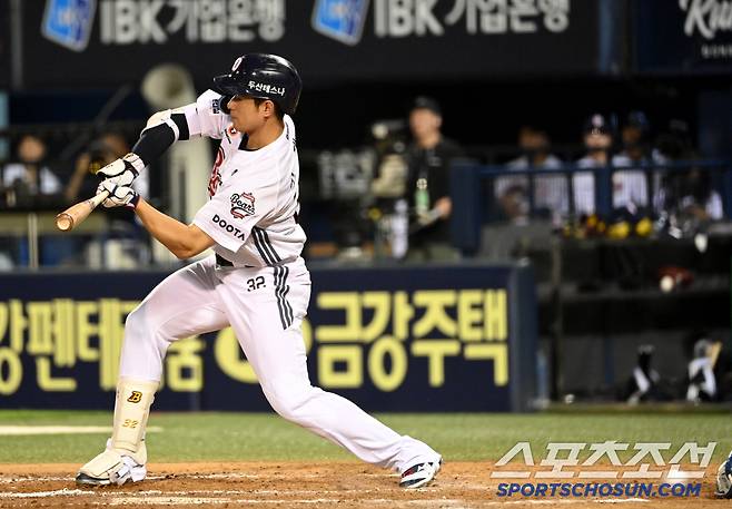 2일 잠실야구장에서 열린 삼성과 두산의 경기, 7회말 두산 김재환의 체크스윙 모습. 김선수 3루심은 '노 스윙'을 선언했다. 잠실=허상욱 기자wook@sportschosun.com/2025.07.02/