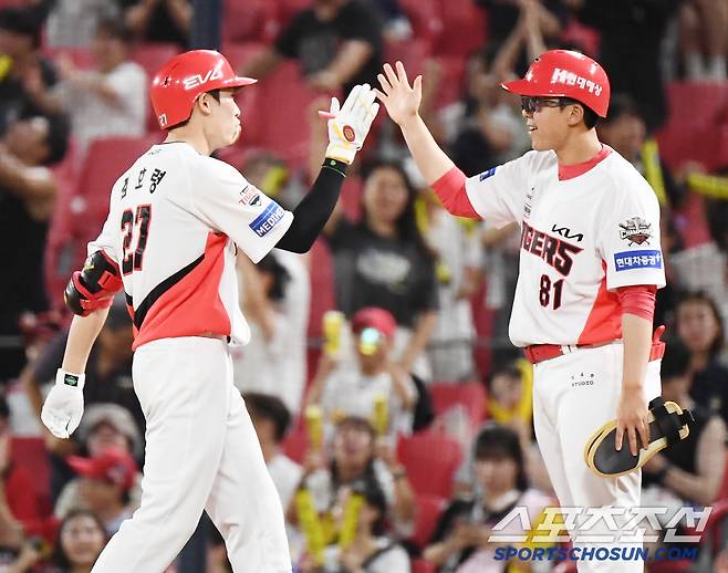 22일 광주 기아 챔피언스필드에서 열린 LG-KIA전. 8회말 1사 2, 3루 김호령이 1타점 적시타를 친 후 기뻐하고 있다. 광주=정재근 기자 cjg@sportschosun.com/2025.7.22/