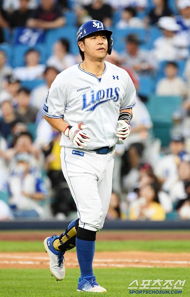 5일 대구 라이온즈파크에서 열린 삼성 라이온즈와 LG 트윈스의 경기. 5회말 1사 1,3루 대타 삼성 강민호가 병살타로 물러나고 있다. 대구=박재만 기자 pjm@sportschosun.com/2025.07.05/