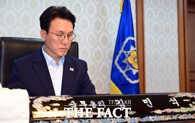 김민석 국무총리는 22일 최근 폭우로 인한 재난 상황에서 일부 지방자치단체의 부적절한 대응과 관련해 복무 점검을 하라고 긴급지시를 내렸다. /임영무 기자