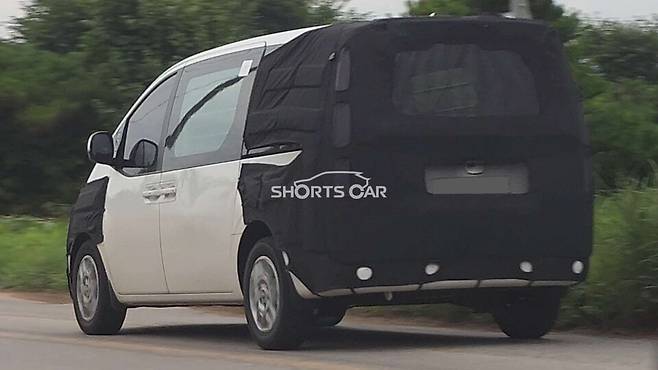 사진 : 현대차 스타리아 페이스리프트 테스트카 (출처=Shorts Car)