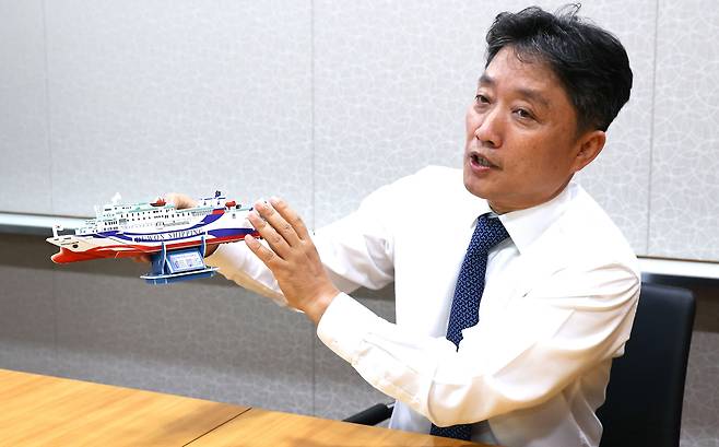 이석기 두원크루즈페리 대표는 본지 인터뷰에서 “부산, 동해항과 블라디보스톡 간에 크루즈선과 카페리선을 운영중이어서 원산 관광 인프라는 이미 갖춰진 상태”라고 말했다./고운호 기자