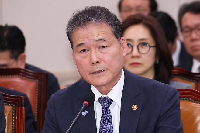김영호 통일부 장관이 11일 오후 서울 여의도 국회에서 열린 외교통일위원회 전체회의에 출석해 의원 질의에 답하고 있다. 2025.3.11/뉴스1