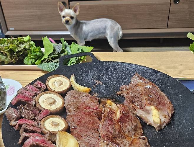 20250721_213358.jpg 저녁 손주 생일이라고 오마니가 사준 한우