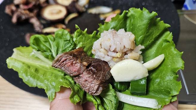 20250721_220135.jpg 저녁 손주 생일이라고 오마니가 사준 한우