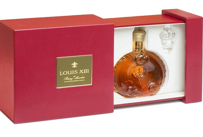 image.png 고급 코냑를 다루는 세심한 손길 (feat. 루이 13세)