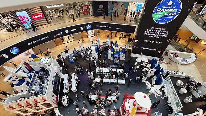 22일 스타필드 고양점 '무림 페이퍼어드벤처'가 관람객들로 북적이고 있다. 사진=서지윤 기자