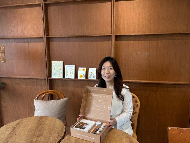 '힐링 마음정원 키트'를 소개하는 이은총 대표. 그레이스가든 제공