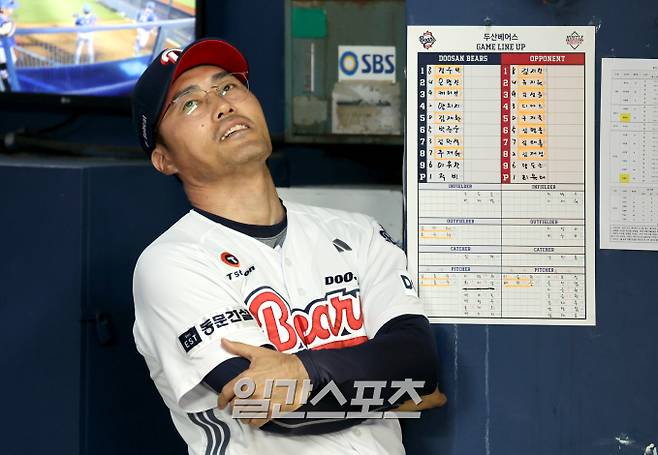 3일 오후 잠실야구장에서 열린 2025 프로야구 삼성과 두산 경기. 조성환 두산 감독대행이 경기 중 아쉬워하고 있다. 잠실=정시종 기자 /2025.07.03.