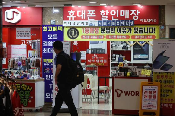 22일 서울 시내 휴대전화 판매점 모습. [사진=연합뉴스]