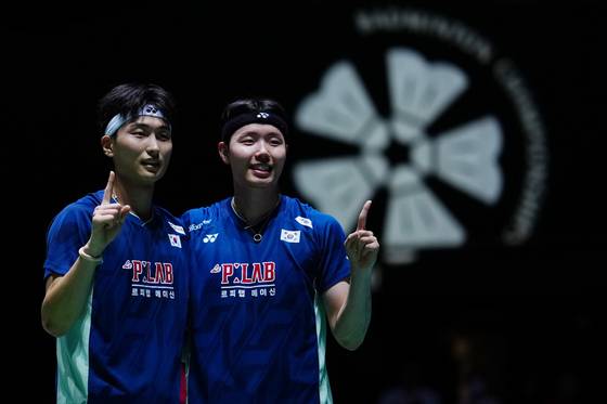 22일 남자 복식 세계랭킹 1위로 올라선 서승재(오른쪽)-김원호 조. 올해 초부터 팀을 이뤄 호흡을 맞춘 기간이 길지 않지만, 완벽한 팀워크를 자랑하며 랭킹과 경쟁력을 끌어올렸다. 신화-연합뉴스