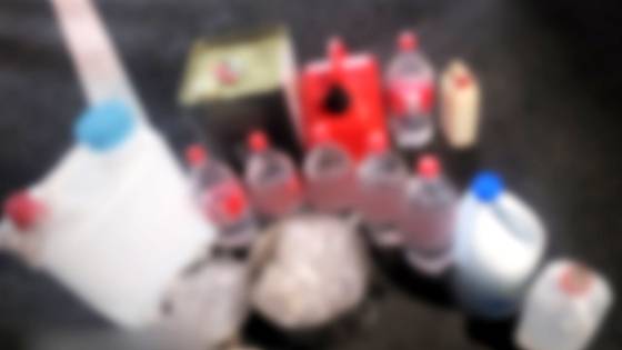 인천 연수경찰서는 인천시 연수구 송도동 아파트에서 지난 20일 사제 총기를 발사해 아들을 살해한 혐의로 60대 남성을 수사 중이라고 22일 밝혔다. 사진은 서울 도봉구의 피의자 자택에서 발견된 폭발물 모습. 사진 인천경찰청