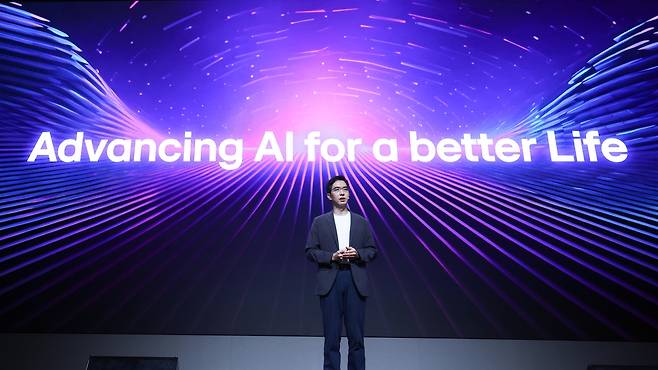 LG AI Research co-President Lee Hong-lak speaks at "LG AI Talk Concert 2025" held at LG Sciencepark in Seoul on Tuesday. (LG)