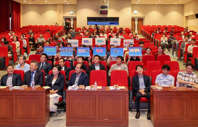 진도군이 목포역에서 솔라시도 기업도시, 해남 우수영을 거쳐 진도항을 20분에 연결하는 총 57㎞ 노선의 고속철도 건설을 통해 지역소멸 위기 극복에 나선다. /진도군