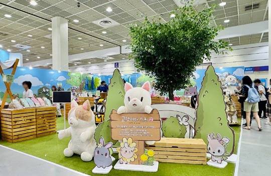 '고양이와 스프 X 클럽디 오아시스' 굿즈샵 전경. 사진 제공 : 네오위즈