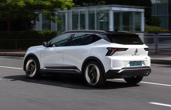 르노 세닉 이테크 주행 장면 [사진출처=르노]