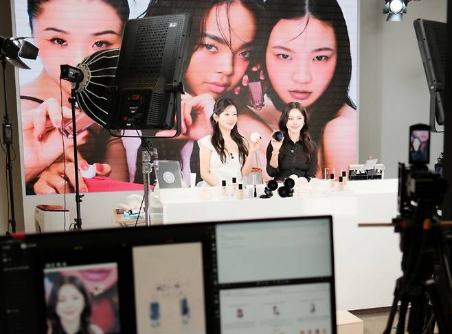 아모레퍼시픽, 라이브커머스 누적 방송 5000회, 판매 1000억 돌파/사진=아모레퍼시픽