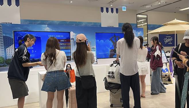 외모지상주의 팝업스토어 'LOOKISM Splash in Busan'에 마련된 체험존/사진제공=아폭