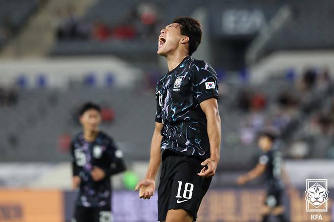 Lee Ho -jae, who took off the unfinished prospect, emerged as a key striker for Pohang Steelers. The photo shows Lee Ho-jae in the 2025 East Asian Football Federation (EAFF) E-1 Championship at Yongin Mirstadium on the 11th. /Photo = News1 (Provided by the Korean Football Association)