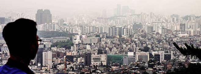 서울 남산타워에서 바라본 마포구 아파트의 모습. 이상섭 기자