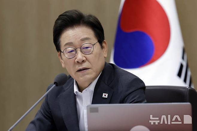 [서울=뉴시스] 최동준 기자 = 이재명 대통령이 22일 서울 용산 대통령실 청사에서 열린 국무회의에서 발언하고 있다. 2025.07.22. photocdj@newsis.com