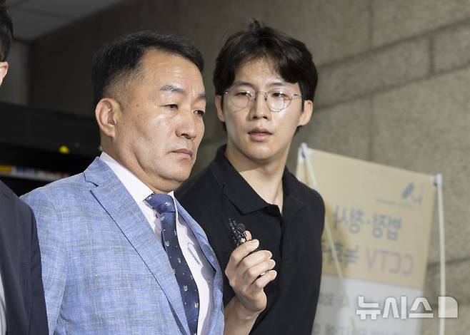 [서울=뉴시스] 김근수 기자 = 김계환 전 해병대 사령관이 22일 오전 서울 서초구 서울중앙지방법원에서 구속 전 피의자 심문(영장실질심사)을 받기 위해 출석하고 있다. 2025.07.22. ks@newsis.com