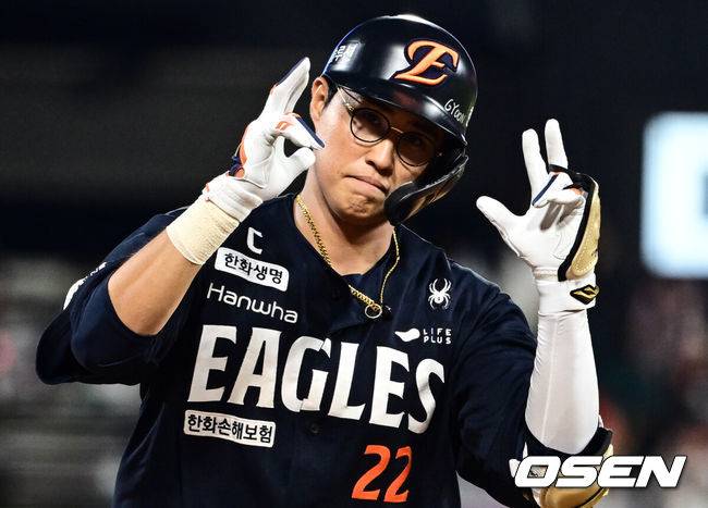 [OSEN=수원, 조은정 기자] 9회초 무사 만루 한화 채은성이 만루 홈런을 날린 뒤 베이스를 돌고 있다. 2025.07.20 /cej@osen.co.kr