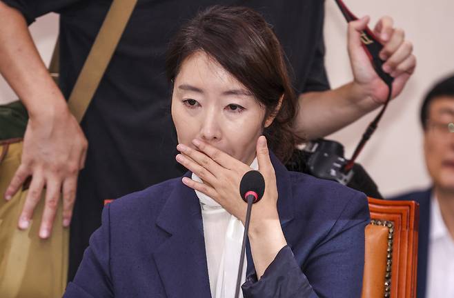 강선우 여성가족부 장관 후보자가 지난 14일 서울 여의도 국회에서 열린 여성가족위원회의 인사청문회에서 의원들의 질문을 듣고 있다. 뉴시스