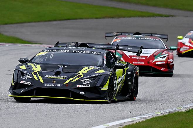 LSTA 4라운드 첫 번째 레이스의 경기 장면. 사진: 김학수 기자