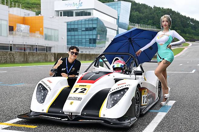 카트 커리어에 이어 래디컬 컵 코리아에 출사표를 던진 신가원. 사진: 김학수 기자