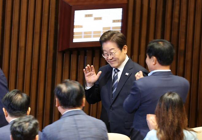 이재명 대통령이 6월26일 국회 본회의장에서 추가경정예산안에 대한 시정연설을 마친 후 퇴장하고 있다. ⓒ국회사진기자단