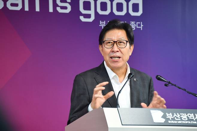 22일 부산시청에서 열린 세계디자인수도 선정 관련 기자회견에서 박형준 부산시장이 설명하고 있다. ⓒ부산시