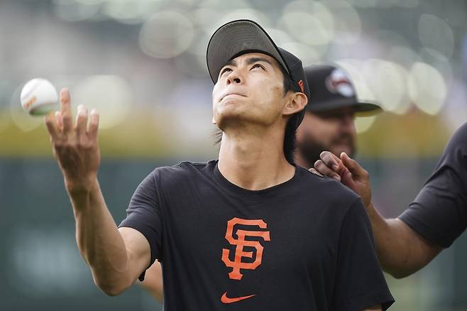 샌프란시스코 이정후는 22일(한국시간) 애틀랜타전에서 1번타자 중견수로 선발출전했다. 그는 2경기 연속 안타를 쳤으나 수비에서 치명적인 실책 2번을 저지르며 팀의 6연패를 지켜봐야 했다. 애틀랜타(미 조지아주)｜AP뉴시스