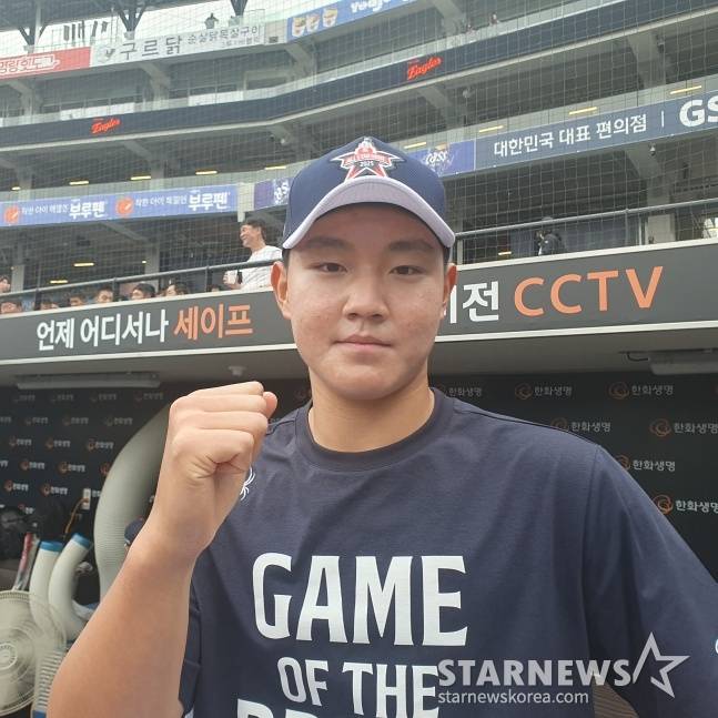 경기항공고 양우진이 지난 6월 2일 대전 한화생명 볼파크에서 열린 2025 제3회 한화 이글스배 고교·대학 올스타전을 앞두고 취재진과 인터뷰했다. /사진=김동윤 기자