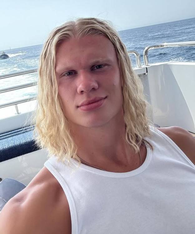 휴가를 보내는 엘링 홀란의 모습. /사진=엘링 홀란 SNS 갈무리