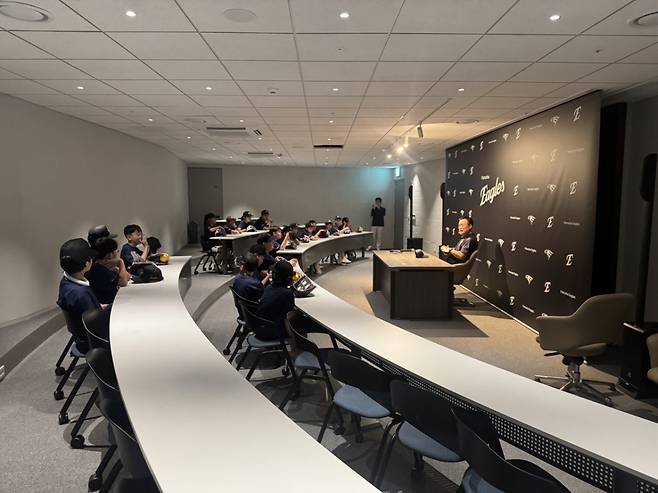 한화 이글스 키즈클럽 티볼 원데이 클래스 모습. /사진=KBO 제공