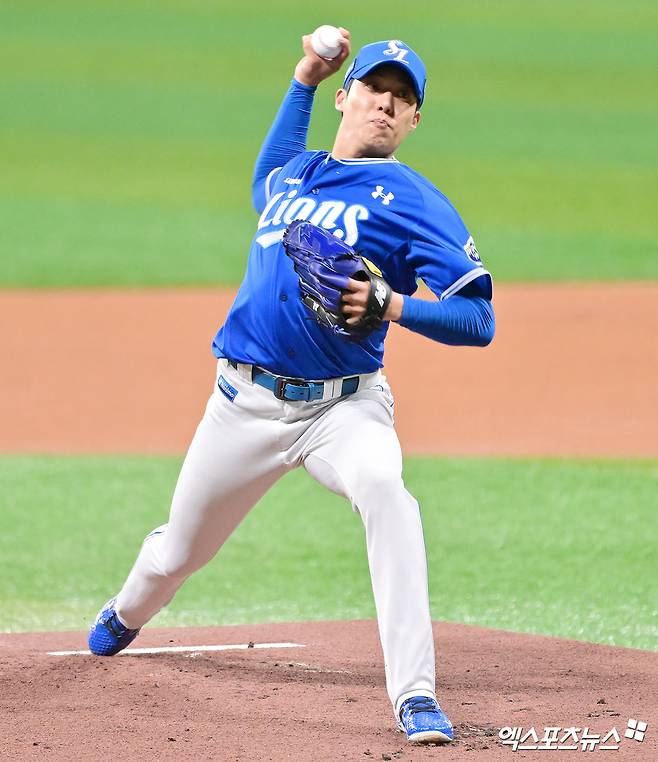 20일 오후 서울 구로구 고척스카이돔에서 열린 '2025 신한 SOL Bank KBO리그' 삼성 라이온즈와 키움 히어로즈의 경기, 1회말 삼성 선발투수 원태인이 공을 힘차게 던지고 있다. 엑스포츠뉴스 DB