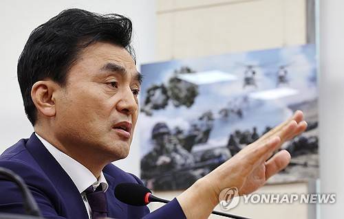 안규백 국방부 장관 후보자     (서울=연합뉴스) 김주형 기자 = 안규백 국방부 장관 후보자가 15일 국회 국방위원회에서 열린 인사청문회에서 질문에 답변하고 있다. 2025.7.15
    kjhpress@yna.co.kr