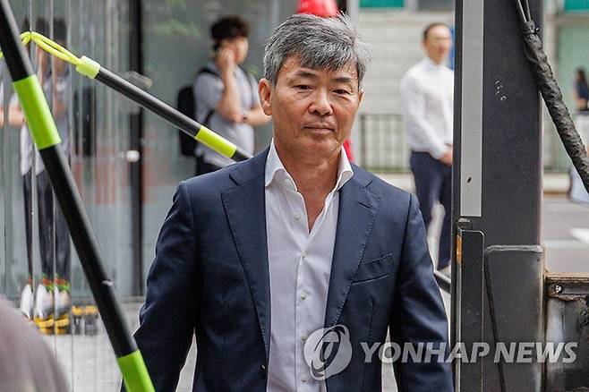 이종호 전 블랙펄인베스트 대표, 김건희 특검 출석 (서울=연합뉴스) 임화영 기자 = 이종호 전 블랙펄인베스트 대표가 지난 21일 서울 종로구 KT광화문빌딩에 마련된 김건희 여사 관련 의혹을 수사 중인 민중기 특별검사팀 사무실에 출석하고 있다. 2025.7.21 [공동취재] hwayoung7@yna.co.kr