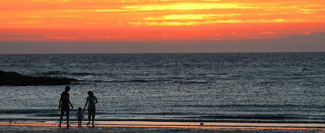 가마미 해수욕장 노을 [영광군 제공]