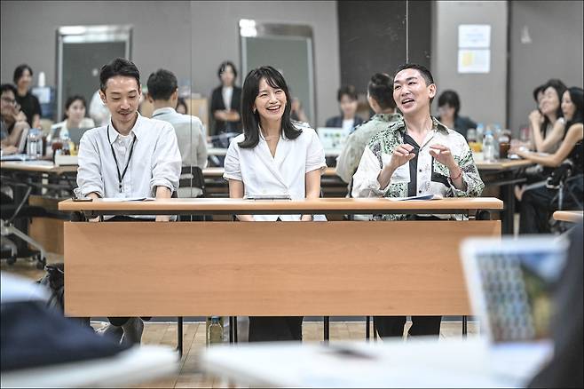 연극 '문 속의 문' 연출과 출연진 왼쪽부터 이준우 연출, 배우 백은혜, 김호영 [세종문화회관 제공. 재판매 및 DB 금지]